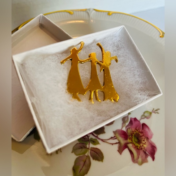 PAT V BROOCH,Three Sisters Dancing Ladies “The Celebration Of Women” Artist Sign - Picture 2 of 11